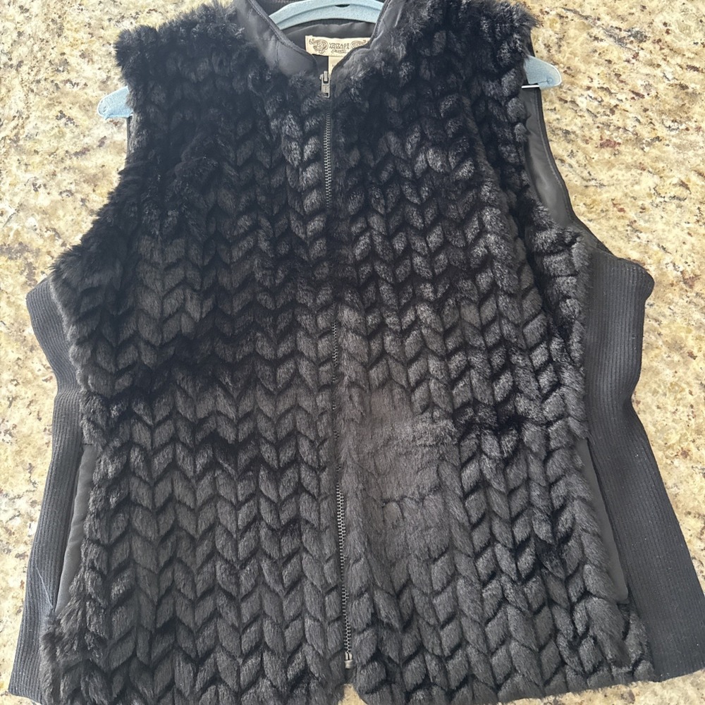 Vintage America Blues Black Faux Fur Vest  Zip Front Quilted Back Sz Medium 5523